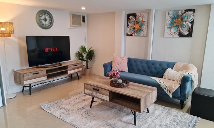 Guildford House | Private and Cosy Two Storey Guest House Near Shops/transport