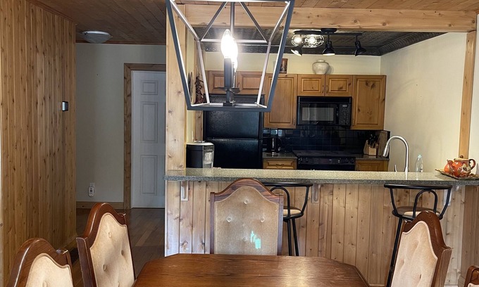 Northern Bruce Peninsula Cottage | PRIVATE AND COZY COTTAGE WITH A POOL