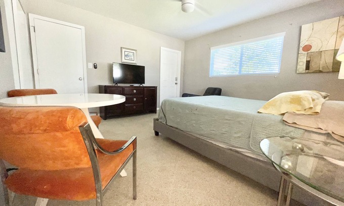 Oakland Park Apartment | Private and Spacious Studio in great location