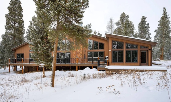 Sunset Ridge House | Private and spacious 4bd Cabin-360 views of nature Close to skiing!