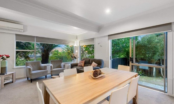 Hamilton North Apartment | Private Apartment Close to City