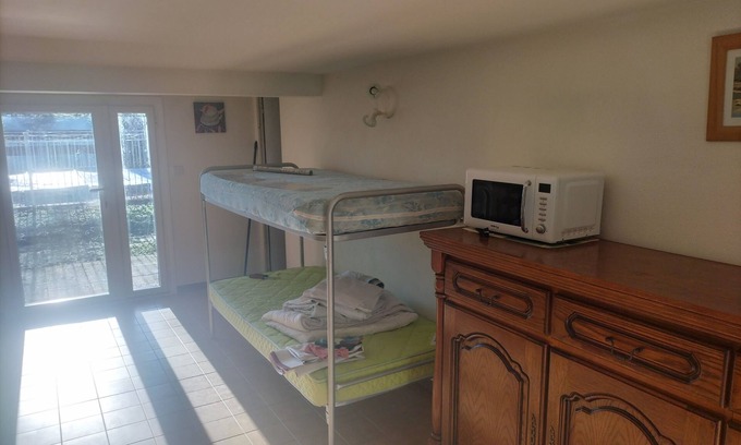 Foissac Apartment | Private apartment with pool