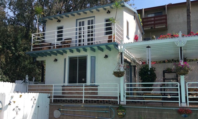 Eagle Rock House | Private back house for rent in beautiful Glendale!