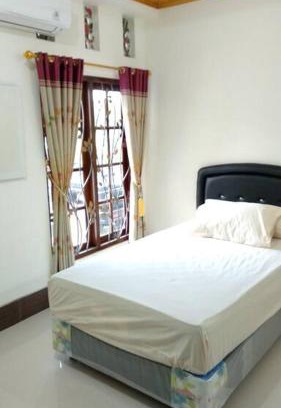 Buleleng House | Private Bali Artifac GuestHouse