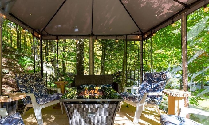 Utterson Cottage | Private Beachfront Oasis on Skeleton Lake