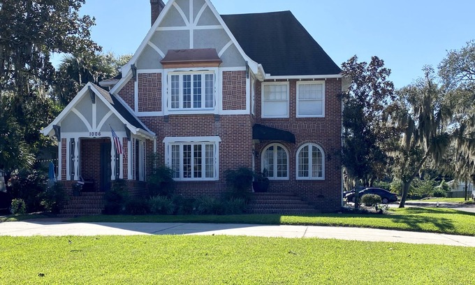 Historic District Apartment | Private, Beautiful apartment in historic district 1/1