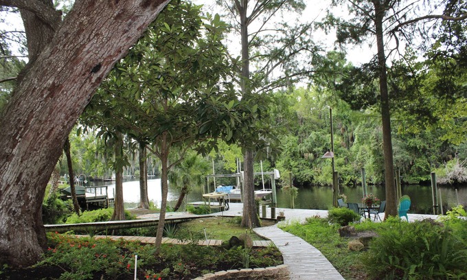 Inglis House | Private, Beautiful & Quiet Guesthouse On The Withlacoochee River