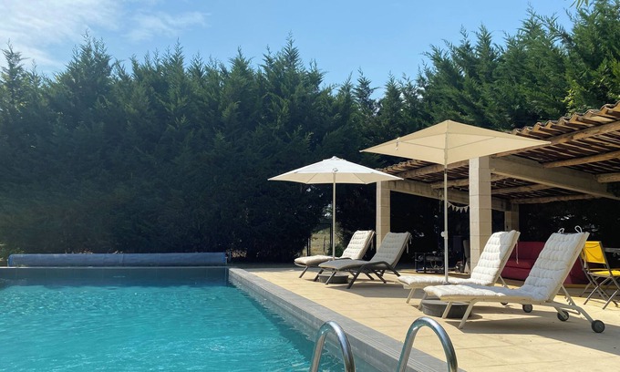 Eyragues Bed & Breakfast | Private bed and breakfast on a Family farm 5 minutes from Saint Remy de Provence