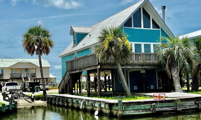 Silver Cay House | Private Boat Ramp - Free use of Kayaks - Crab - Fish, all at your front door.