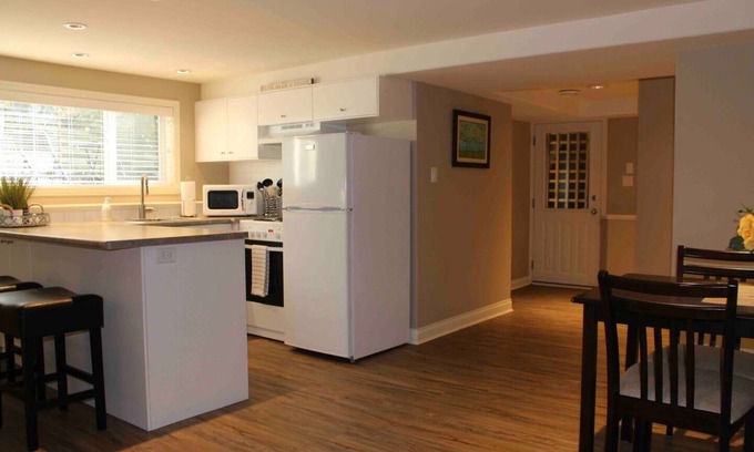 Gordon Head House | Private Bright & Beautiful 2 Bedroom Suite