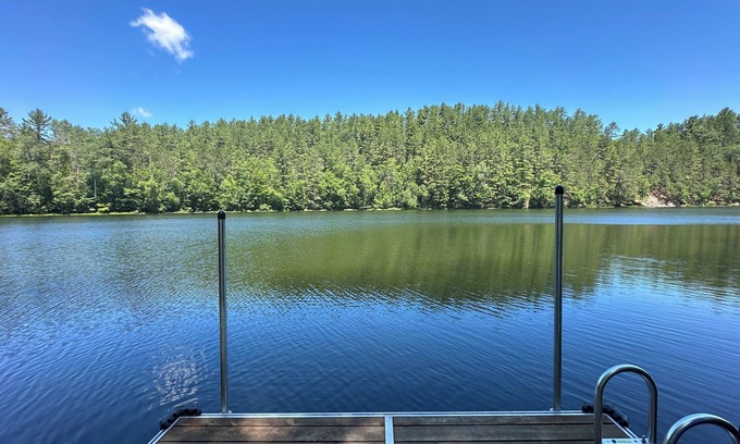 Lac-du-Cerf House | Private lake chalet