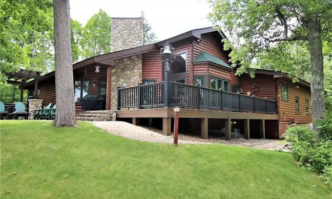Lake Shore House | Private Cabin on the Gull Chain with Boat Slip