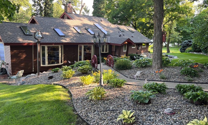Birchdale Cabin | Private cabin with pickleball court and 1000 feet of shoreline on Little Birch.