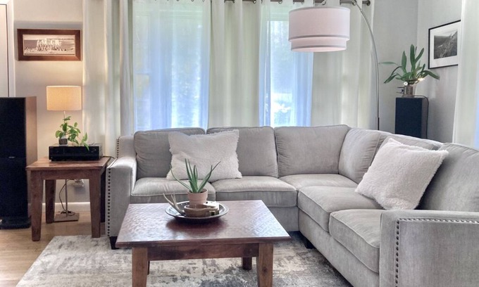 Montauk House | PRIVATE, COTTAGE, Water View! Pet Friendly, Fenced in yard, 2-Bd-1 Bth, A/C