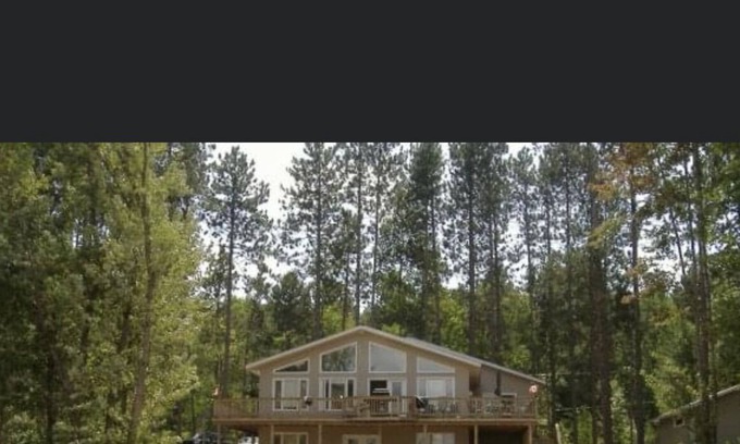 L'Isle-aux-Allumettes House | Private cottage with sand beach and snowmobile trails