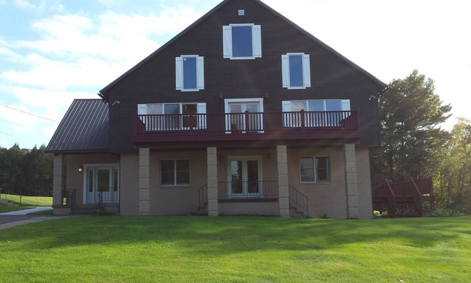 Cherry Tree House | Private Country Inn located on the beautiful Chetremon Golf Course