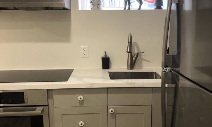 Centennial Park House | Private cozy basement apartment unit located in quite neighborhood
