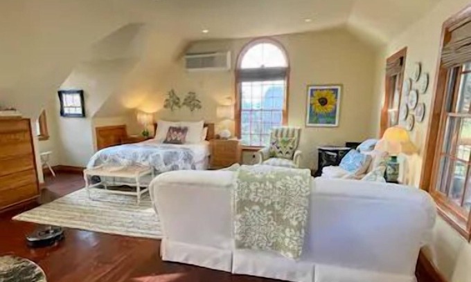 Downingtown House | Private & cozy modern cottage surrounded by nature. Long stays are welcome!