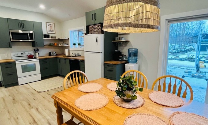 Sauble Beach House | Private cozy Sauble Beach cottage, close to the nature & entertainment.