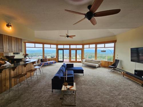 White River Junction House | Private deck facing the Green Mountain Valley