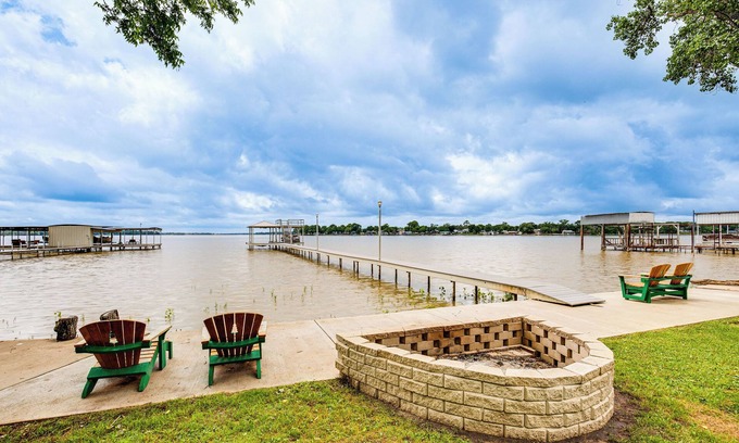 Newark House | Private Dock & Deck: Eagle Mountain Lake Retreat!