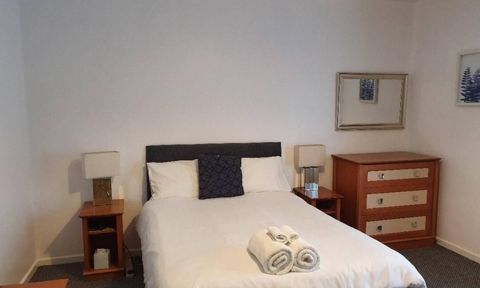 Giltbrook Apartment | Private Double Bedrooms near Nottingham City
