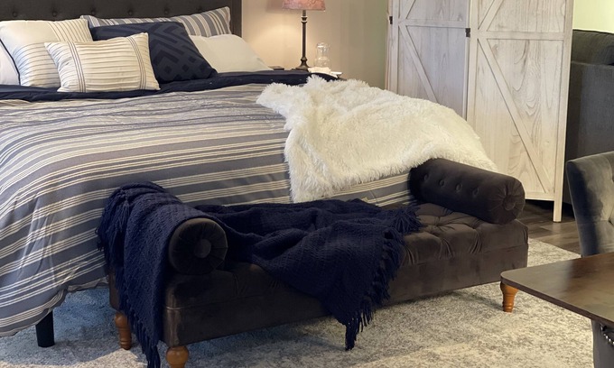 Olathe House | Private Entry, Kng Sz Bed, Kitchenette, Pets Welcm, Cozy, completely separate!