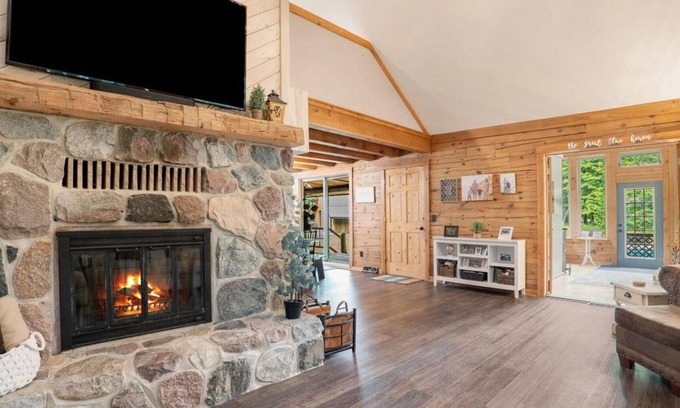 Newaygo Cabin | Private escape: log cabin with hot tub on 4 private acres