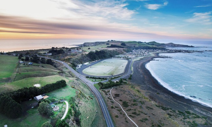Kaikoura House | Private | Expansive Ocean and Mountain Views - KK2140, Private | Expansive Ocean and Mountain Views