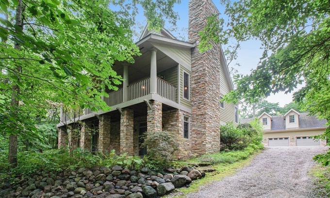New Buffalo House | Private Forest Road to Upscale Lodge w/Hot Tub, Sauna, Golf Cart, Bocci Court
