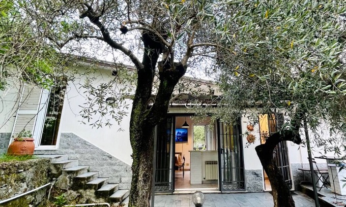 Deiva Marina Cottage | Private garden cottage just steps from the sea