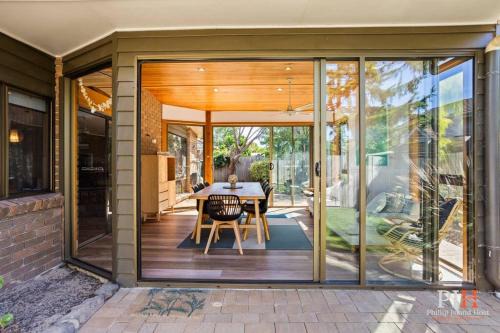 Cowes House | Private Gate to Beach Sleeps 10
