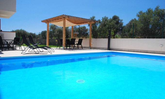 Isca Marina Villa | Private gated Villa sleeps 12. Large pool & garden, AC ,WiFi close to the beach.