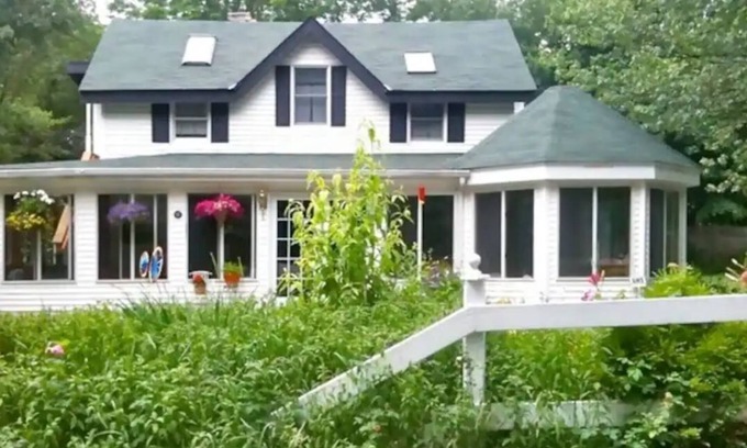 Palenville House | Private Giant Luxury Creekside Home - Serenity