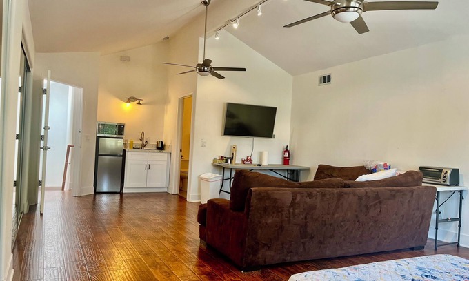 Tarzana Apartment | Private guest-suite with separate entrance