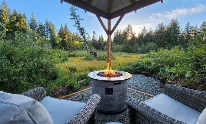 Black Creek Cottage | Private Hideaway, Wetland Views! Heather Cottage
