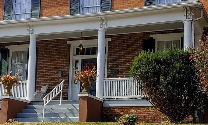 Bristol House | Private Historic House, in Downtown Bristol Virginia!