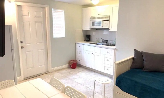 Little Ranches Apartment | Private Hollywood APT Near Beach Airport & Casino