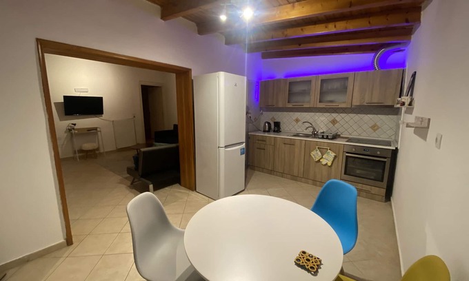 Spata-Artemida House | Private Home 10min away from Athens Int Airport. Beach 150meters away