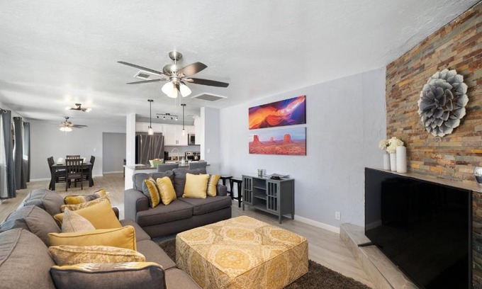 Glendale House | Private Home With a Pool