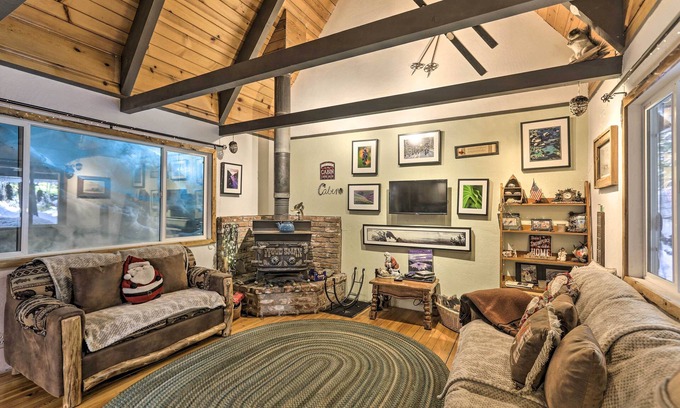 Tahoe Paradise Cabin | Private Hot Tub: Quintessential Tahoe Cabin