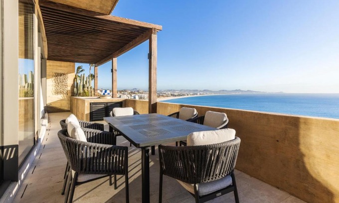 San Jose del Cabo Apartment | Private Hot Tub - Ocean View - GYM - Free Parking