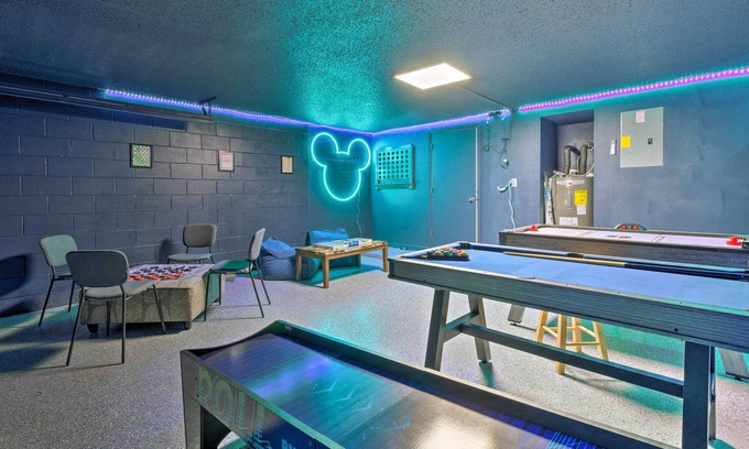 Lindfields House | Private Hot Tub & Pool: Pet-Friendly Disney Gem!