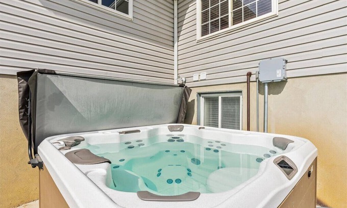 North Ogden House | Private HotTub, Veranda & Fully Fenced Yard!