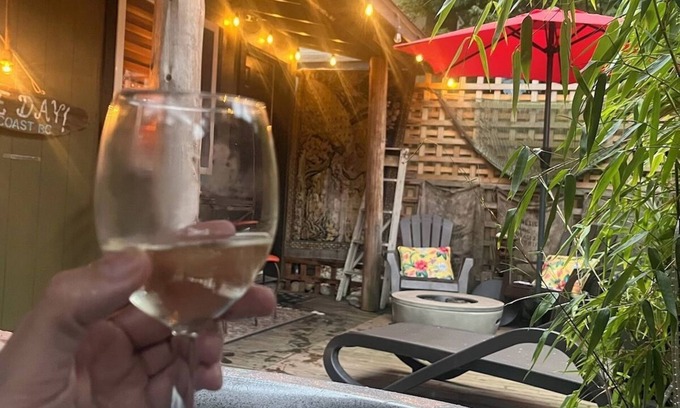 Gibsons House | PRIVATE HOUSE.Hot Tub.Pet friendly.5* Location Beaches.Lower Gibsons