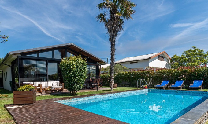 Torreira House | Private house with heated private swimming pool.