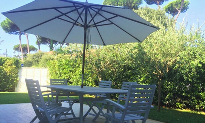 Lido di Camaiore Apartment | private garden, up to 6 pax, green area, a few steps from the sea