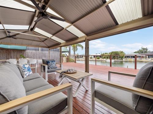South Yunderup House | Private Jetty Dolphins Family Pets-canal Life