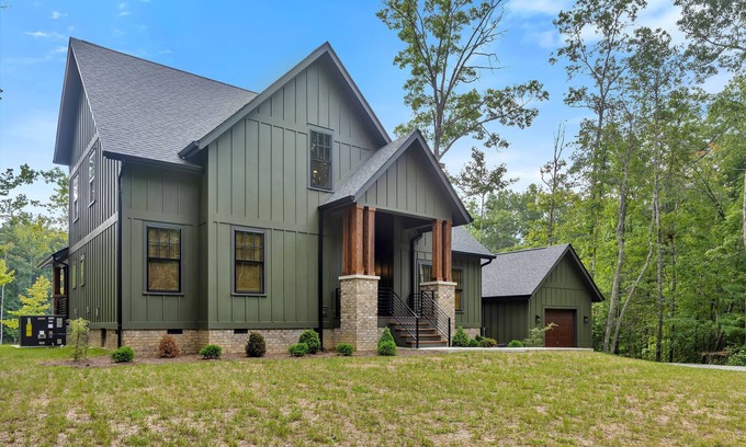 Cooleys Rift House | Private Lake! Waterfalls! Hiking Trails in Sewanee