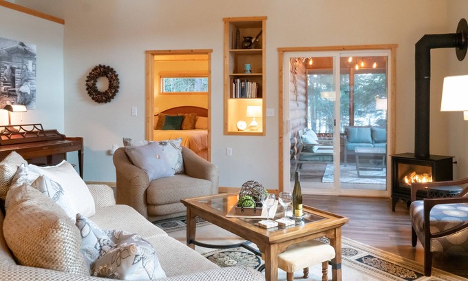 Primrose House | Private lakefront home on gorgeous Kenai Lake!
